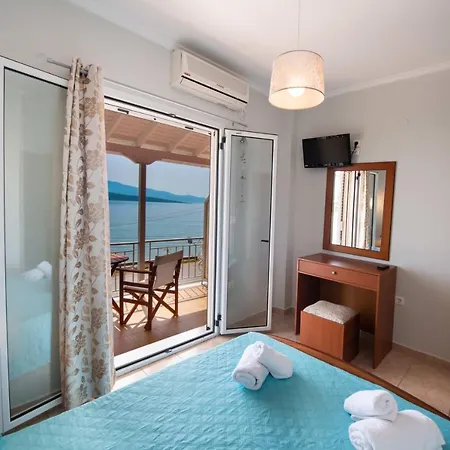 Irini Seaside Apartament *