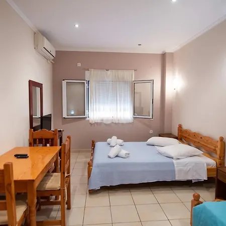 Irini Seaside Apartament *