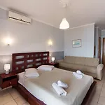 Irini Seaside Апартаменты *